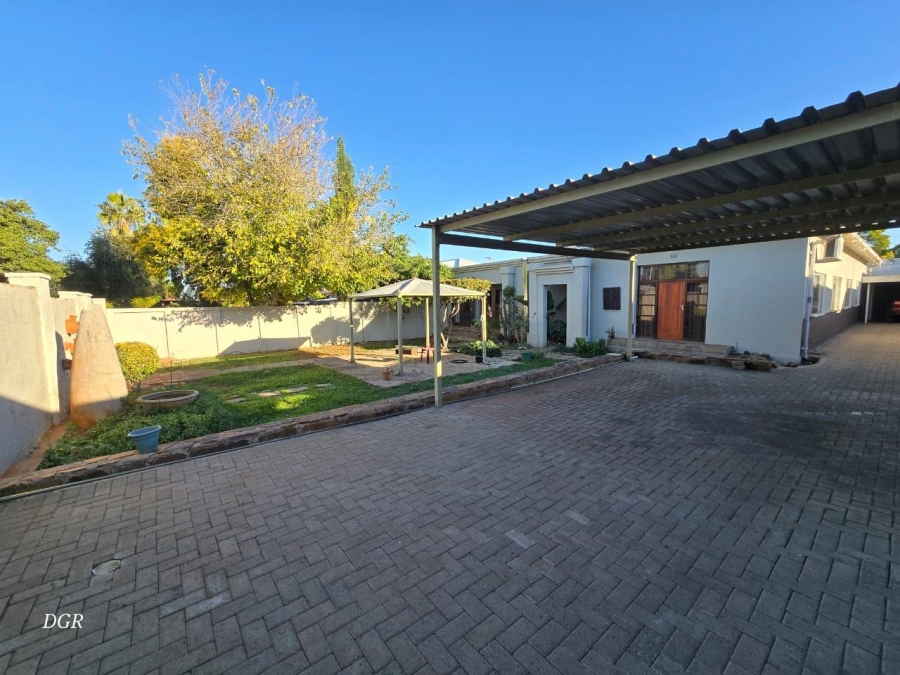 4 Bedroom Property for Sale in Herlear Northern Cape